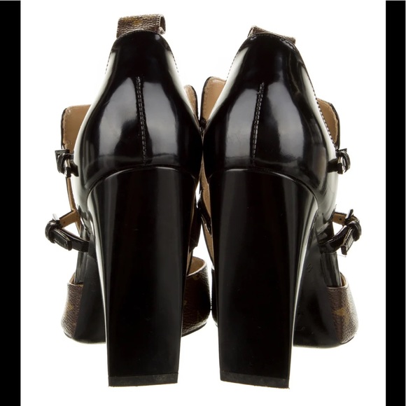 🎉🎉HOST PICK ♥️🎉❤️❤️ Louis Vuitton Leather D'Orsay Pumps
Black❤️❤️ - Picture 4 of 5